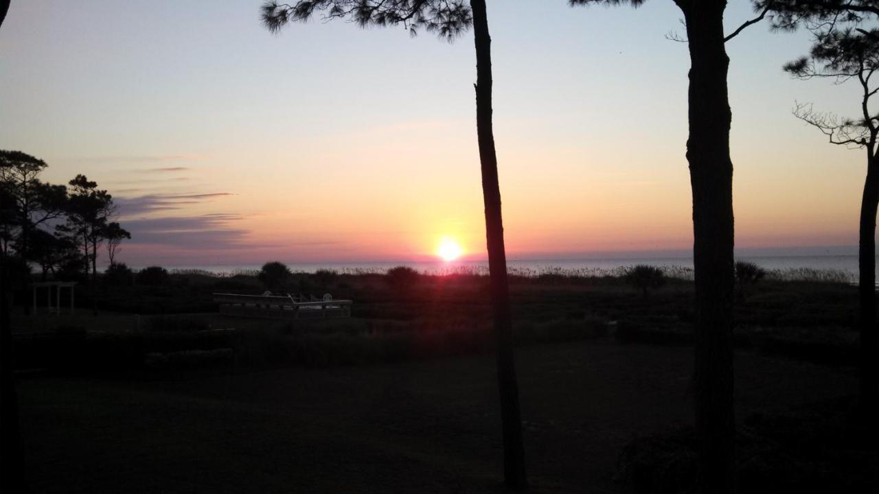 Nothing But Ocean In Forest Beach Hilton Head Island Exterior foto